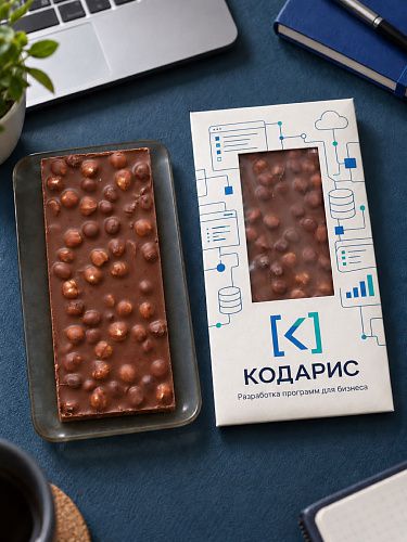 Молочный шоколад ручной работы с цельным фундуком в конверте с окном Молочный шоколад ручной работы с цельным фундуком в конверте с окном